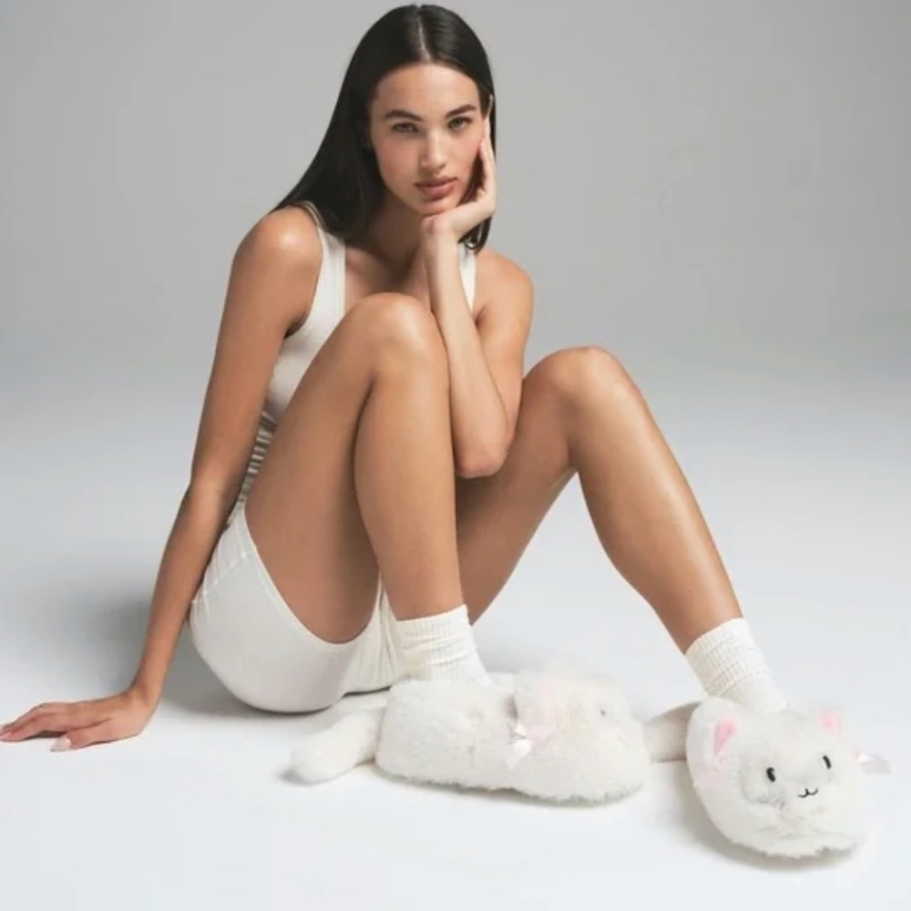 SKIMS White Kitten Slippers NWT size 39